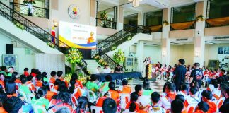 Mayor Greg Gasataya leads the distribution of P1.782 million in cash incentives to Bacolod City's athletes, coaches, trainers, and chaperones who represented the Negros Island Region in the 2026 Palarong Pambansa during a ceremony at the Bacolod City Government Center on June 18. BCCO-PIO PHOTO