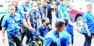 Former Department of Public Works and Highways secretary Manuel Bonoan is assisted in a wheelchair provided by court personnel upon his arrival at the Sandiganbayan in Quezon City on Tuesday, June 2, 2026. INQUIRER / GRIG C. MONTEGRANDE