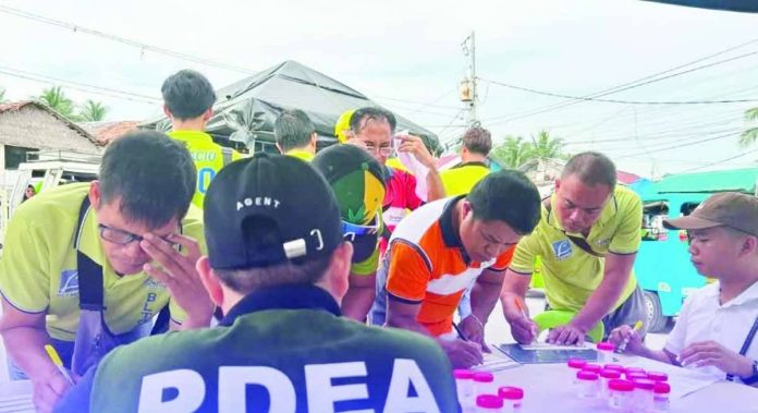 Boracay_oplan_harabas_copy_compressed_resized Personnel from the Land Transportation Office (LTO) and the Philippine Drug Enforcement Agency (PDEA) conducted a surprise drug testing operation for public utility vehicle drivers in Boracay Island, Malay, Aklan under “Oplan Harabas.” All 178 drivers tested negative for illegal drugs, in line with intensified road safety measures ahead of the opening of classes. LTO-6 DIGITAL PHOTO