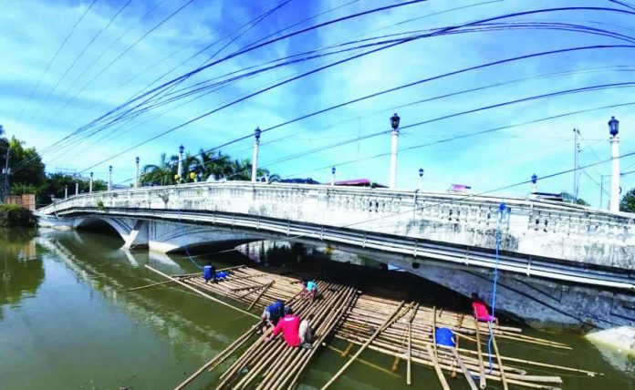 Capiz_bridge_copy_compressed_resized Retrofitting works are underway on the historic Capiz Bridge in Roxas City as the Department of Public Works and Highways implements a P16.8-million rehabilitation project to strengthen the century-old structure while preserving its heritage features. The bridge is a vital link across the Panay River and one of the city's most recognizable landmarks. MAYOR RONNIE DADIVAS FB PHOTO