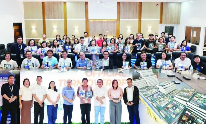 Capiz_cultural_mapping_compressed_resized Representatives of local government units across Capiz received copies of the cultural mapping inventories and newly launched heritage publications during the “Pagbuklad: The Technology Transfer of the Cultural Mapping Project” held at the Capiz State University main campus on May 26. THE CAPIZ TIMES PHOTO