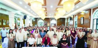 Capiz Gov. Fredernil H. Castro posed with awardees during the PRAISE Awards 2026 held at the Hall of Governors, Provincial Capitol. The provincial government honored outstanding employees for their dedication, integrity, and exemplary public service. CAPIZ PROV’L GOV’T COMMUNICATIONS GROUP PHOTO