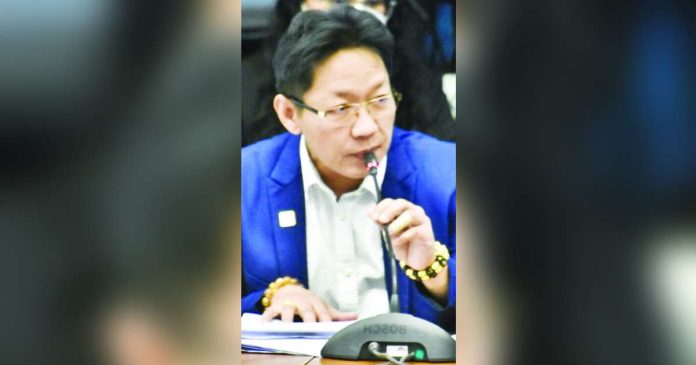 “Kung alam ko lang na ganito ang aming sasapitin, hindi na sana ako nagpangalan pa. Pero mas pinili pa rin namin na tumindig sa katotohanan at wakasan na ang panggagamit sa amin ng mga nasa kapangyarihan na mga malalaking buwaya na walang kabusugan,” says contractor Pacifico “Curlee” Discaya.