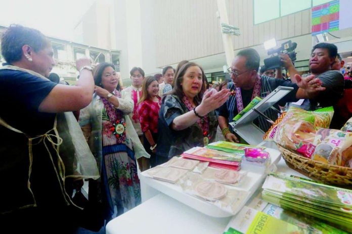 DOT_new_portal_compressed_resized Tourism Secretary Dita Angara-Mathay (center) leads the launch of the “Discover More to Love” campaign at the Central Philippines Tourism Expo 2026 in Santa Rosa, Laguna on Friday, June 26, 2026. PNA PHOTOS BY YANCY LIM