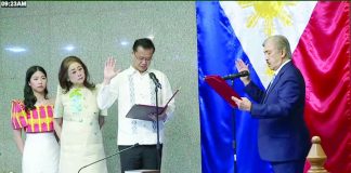 Sen. Sherwin Gatchalian takes his oath of office before Sen. Vicente “Tito” Sotto. All 13 senators present at the special session of the Senate yesterday voted in favor of Gatchalian, giving him a unanimous mandate to lead the chamber.