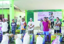 P2-M DOLE livelihood aid empowers 62 marginalized workers in Guimaras Beneficiaries from Barangay Panobolon, Nueva Valencia, Guimaras receive livelihood assistance from the Department of Labor and Employment (DOLE) under a P2-million program aimed at strengthening income-generating activities for fisherfolk, livestock raisers, and small business owners. The initiative forms part of DOLE’s continuing effort to promote sustainable livelihoods and economic resilience in island communities. DOLE-6 PHOTO