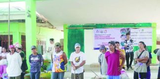 Beneficiaries from Barangay Panobolon, Nueva Valencia, Guimaras receive livelihood assistance from the Department of Labor and Employment (DOLE) under a P2-million program aimed at strengthening income-generating activities for fisherfolk, livestock raisers, and small business owners. The initiative forms part of DOLE’s continuing effort to promote sustainable livelihoods and economic resilience in island communities. DOLE-6 PHOTO