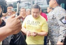 Estrada to serve 90-day suspension as Sandiganbayan enforces graft case rule The Sandiganbayan on Tuesday ordered the 90-day preventive suspension of Sen. Jinggoy Estrada, who was charged with graft and plunder for supposedly receiving P573 million in kickbacks from budget allocations for flood control projects last year. JOHN ERIC MENDOZA, PHILIPPINE DAILY INQUIRER