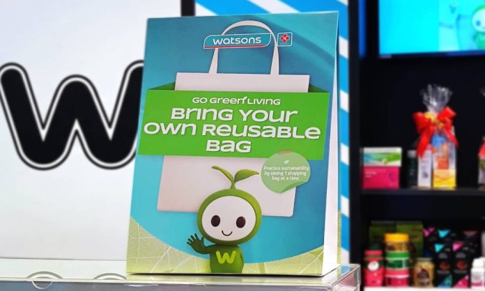 June-Sust.-PR-Photo-2 Watsons encourages customers to bring their own reusable bags as part of its nationwide initiative to reduce single-use waste starting June 1, 2026.