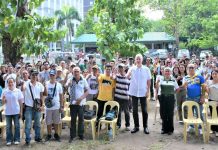 Gov. Bong Lacson posed with beneficiaries during the ceremonial turnover of swine, sheep, and poultry projects worth P525,000 under the Negros Occidental provincial government's animal productivity and livelihood programs on May 29. NEGOCC PROV’L GOV’T PHOTO