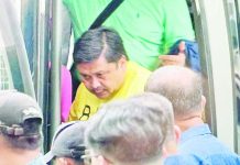Ombudsman: No politics in Jinggoy P573-M flood control graft case Sen. Jinggoy Estrada, who is detained over the flood control scandal, wears a yellow Persons Deprived of Liberty uniform and handcuffs as he arrives at the Sandiganbayan on June 2, 2026 for the arraignment of his graft case. MICHAEL DELIZO, ABS-CBN NEWS