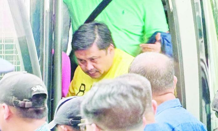 Ombudsman_copy_compressed_resized Sen. Jinggoy Estrada, who is detained over the flood control scandal, wears a yellow Persons Deprived of Liberty uniform and handcuffs as he arrives at the Sandiganbayan on June 2, 2026 for the arraignment of his graft case. MICHAEL DELIZO, ABS-CBN NEWS