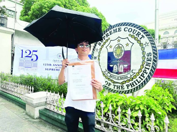 SC_dismisses_compressed_resized According to the Supreme Court, Las Piñas City teacher John Barry T. Tayam has no legal standing to question the Senate’s quorum.