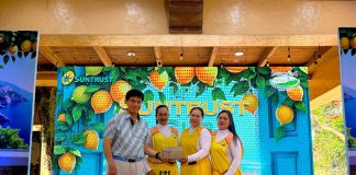 Suntrust President Atty. Harry Paltongan turns over ₱100,000 to Sherwood Hills caddies for the Caddies’ Emergency Fund