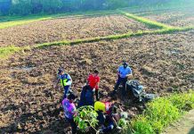 Motorcyclist found dead in Calinog rice field Officers of the Calinog police station and emergency responders secure the scene in a roadside field in Barangay Barrio, Calinog, Iloilo on Sunday morning, June 7. The 39-year-old victim, alias “Elbert”, was discovered dead beside his motorcycle. CALINOG MPS PHOTO