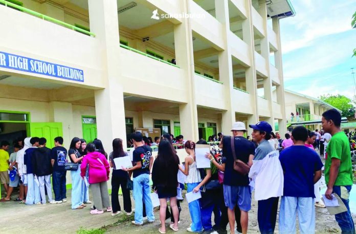 Learners flock to the Barotac Nuevo National Comprehensive High School in Barotac Nuevo, Iloilo on Monday, June 1, for the first day of enrollment and Brigada Eskwela for School Year 2026-2027. The Department of Education Region 6 announced schools across the region are implementing contingency measures to accommodate an expected 972,113 learners for this school year amid persistent classroom and infrastructure constraints. SA KASIBULAN/FACEBOOK PHOTO