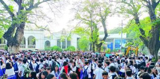 Thousands of learners pack the open grounds of Iloilo National High School on Luna St., La Paz, Iloilo City during the opening of School Year 2026-2027 on Monday, June 8. Following a magnitude 7.8 earthquake in Mindanao, the Department of Education Region 6 assured the public that comprehensive structural safety assessments were conducted by engineers and Disaster Risk Reduction and Management coordinators across the region's 2,841 public schools prior to the opening of classes. It added that learners and teachers are equipped with knowledge on what to do during earthquakes through regular participation in the Nationwide Simultaneous Earthquake Drill. AJ PALCULLO/PN