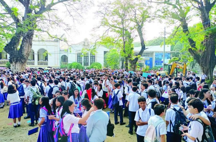 Students tapped to bring disaster preparedness from schools to homes Thousands of learners pack the open grounds of Iloilo National High School on Luna St., La Paz, Iloilo City during the opening of School Year 2026-2027 on Monday, June 8. Following a magnitude 7.8 earthquake in Mindanao, the Department of Education Region 6 assured the public that comprehensive structural safety assessments were conducted by engineers and Disaster Risk Reduction and Management coordinators across the region's 2,841 public schools prior to the opening of classes. It added that learners and teachers are equipped with knowledge on what to do during earthquakes through regular participation in the Nationwide Simultaneous Earthquake Drill. AJ PALCULLO/PN