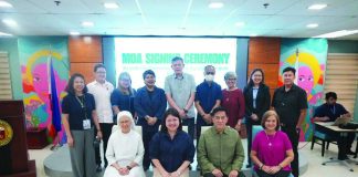 Mayor Raisa S. Treñas poses with hospital officials and representatives following the ceremonial MOA signing for the implementation of the Iloilo City Government-Medical Assistance Program (ICG-MAP), a partnership that expands medical assistance and strengthens healthcare access for vulnerable Ilonggos. Standing (L-R) are Iloilo City Health Officer Dr. Mary Ann Poli-Diaz; Dr. Venerio G. Gasataya Jr., medical director of Healthway Qualimed Hospital Iloilo; Ms. Rhea A. Garcia of Medicus Medical Center of Iloilo; Dr. Patria A. Tobias, chief of Medical Professional Staff II of Western Visayas Medical Center; Mr. Jo Marie Crisiz P. Muyco, administrator of Iloilo Doctor’s Hospital; Mr. Jonas Belosillo, Mayor Treñas’ Chief of Staff; Dr. Grace Ariete-Albaña, administrator of Metro Iloilo Hospital and Medical Center; Dr. Debbie Noblezada-Uy, chief Medical Officer of Medical City Iloilo; and Dr. Dave Endel R. Gelito III, Medical Center Chief II of West Visayas State University-Medical Center. Sitting (L-R) are Sr. Arcelita S. Sarnillo, SPC, Hospital Administrator of St. Paul’s Hospital of Iloilo, Inc.; Mayor Raisa S. Treñas; Dr. Elmer Pedregosa, hospital director and administrator of Iloilo Mission Hospital; and Dr. Meride D. Lavilla, Vice Chairman and Vice President for Finance of Asia Pacific Medical Center Iloilo.