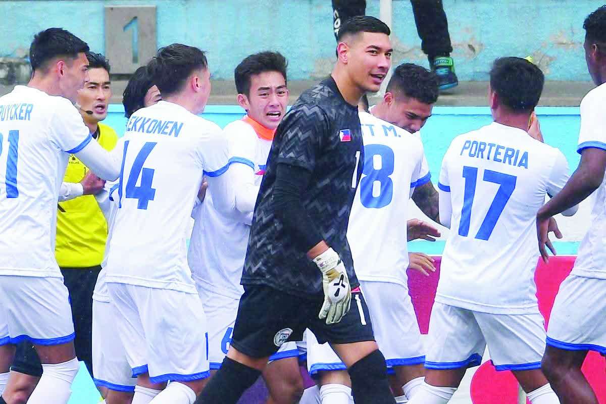 Etheridge retires, ends 18-year career as PH football icon