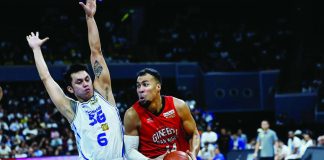 Barangay Ginebra San Miguel Kings’ Stephen Holt attacks the defense of TNT Tropang 5G’s Rey Nambatac inside. PBA PHOTO
