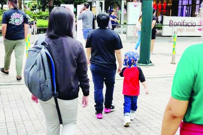 world_bank_flags.JPG_resized Filipino families just earn enough to stay above the poverty line – but not enough to feel economically secure, according to a World Bank 2023 study. MARIA TAN, ABS-CBN NEWS PHOTO