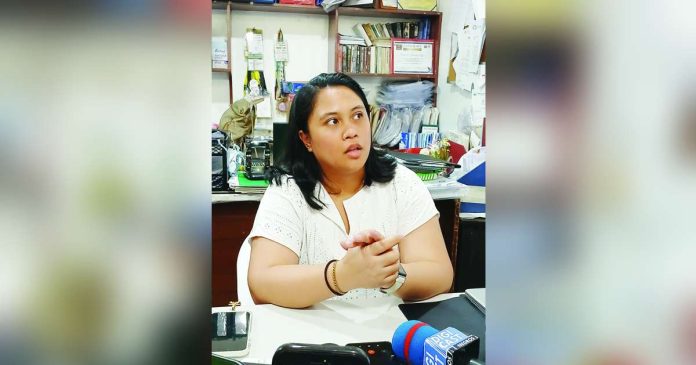Bacolod ASF copy_compressed_superimposed Dr. Marie Janine Sarthou, assistant city veterinarian of Bacolod, announced the latest African Swine Fever (ASF) laboratory results confirming positive cases in Barangays Granada and Bata, bringing the total number of ASF-affected barangays in the city to four. MERLINDA A. PEDROSA PHOTO