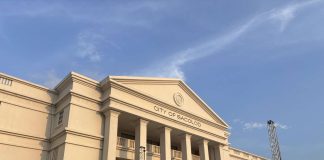 A regular employee of the Bacolod City Government is facing a possible administrative case after allegedly leaving a local bar without paying his bill and using his supposed connection with the City Legal Office to intimidate the establishment's employees. Mayor Greg Gasataya has ordered an investigation and warned city personnel against abusing their positions. MAE SINGUAY/PN