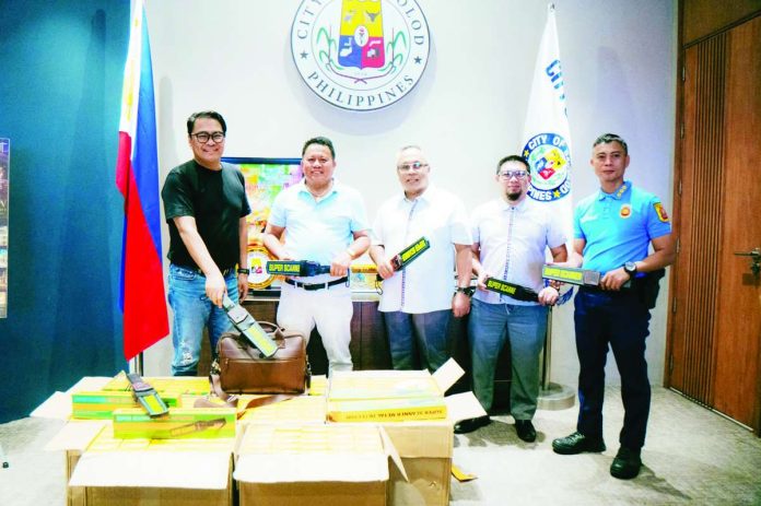 Bacolod_metal_detectors_copy_compressed_resized Mayor Greg Gasataya and Schools Division Superintendent Dennis Develos led the turnover of 200 handheld metal detectors from the Bacolod City Government to the Department of Education (DepEd)-Bacolod Schools Division Office on July 28 at the Bacolod City Government Center. The devices will be distributed to 75 public schools to strengthen campus security and improve screening procedures. BCCO-PIO PHOTO