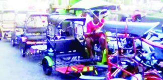 Some electric bikes mounted with sidecars and pedicabs along the roads in Bacolod City. The Bacolod Sangguniang Panlungsod has approved an ordinance establishing a regulatory framework for the operation of e-bikes, trisikads, and pedicabs, requiring operators to secure a barangay franchise before obtaining a city business permit. BTAO/PNA PHOTO