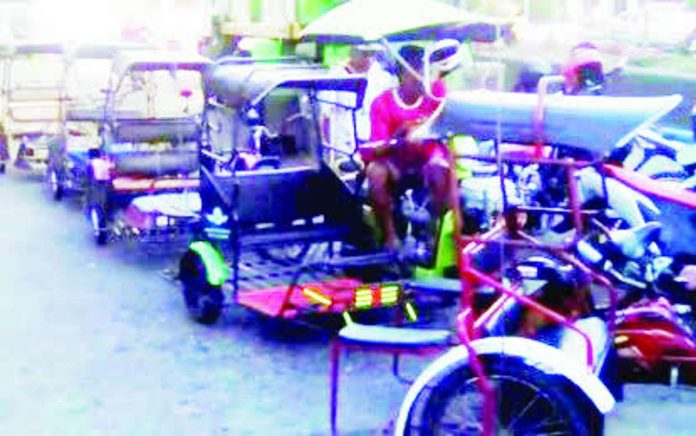 Bacolod_ordinance_copy_compressed_resized Some electric bikes mounted with sidecars and pedicabs along the roads in Bacolod City. The Bacolod Sangguniang Panlungsod has approved an ordinance establishing a regulatory framework for the operation of e-bikes, trisikads, and pedicabs, requiring operators to secure a barangay franchise before obtaining a city business permit. BTAO/PNA PHOTO