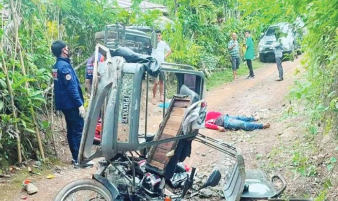 Capiz shooting A delivery rider lay near his parcel delivery tricycle after he was shot dead by two unidentified motorcycle-riding suspects shortly after completing a delivery in Sitio Ilaya, Barangay Sibaguan, Roxas City, Capiz, on July 28. Police investigated the incident after confirming that none of the victim's money or personal belongings had been taken. BRIGADA FM ROXAS PHOTO