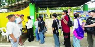 A school personnel manually inspected the bags of students before they entered the campus of a public school in Roxas City, Capiz, as part of heightened security measures amid the lack of metal detectors in several schools across the province. The Department of Education–Capiz has called for increased funding and stronger community support to improve campus safety and strengthen security infrastructure.