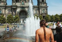 Europe’s heatwave linked to 1,300 deaths; temperature records broken across continent People cool off in the fountain in front of the Berlin Cathedral Berliner Dom during the ongoing heatwave. REUTERS
