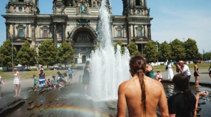 Europe People cool off in the fountain in front of the Berlin Cathedral Berliner Dom during the ongoing heatwave. REUTERS
