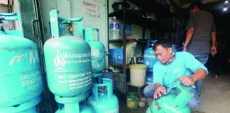 A worker prepares liquefied petroleum gas (LPG) tanks for delivery at a store in Paco, Manila, on June 26, 2026. The Bureau of Internal Revenue announced that the excise tax suspension on LPG and kerosene was lifted starting July 8, 2026 after the one-month average price of Dubai crude oil fell to below USD80 per barrel. PNA PHOTO BY YANCY LIM