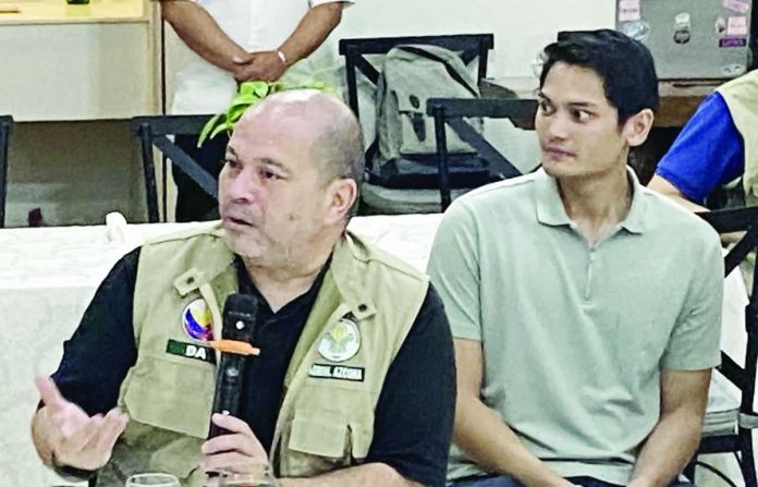 Negros_blue_crab_copy_compressed_resized Agriculture Secretary Francisco "Kiko" Tiu Laurel Jr. (left) and Negros Occidental Third District Rep. Javier Miguel Benitez answered questions from the media during the DA chief's visit to Negros Occidental on July 24. Laurel expressed optimism that the United States will reopen its market to Philippine blue swimming crabs, while Benitez pledged to push the country's reapplication and support measures to restore the industry's access to the U.S. market. CESAR JOLITO III PHOTO