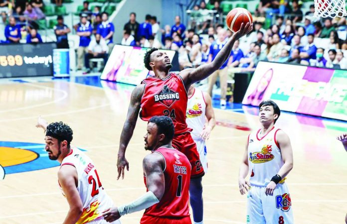 Sports_Blackwater_compressed_resized Blackwater Bossing import Kentrell Barkley attacks the Rain or Shine Elasto Painters’ defense during the Bossing's emphatic 131-108 victory in the PBA Season 50 Governors’ Cup at the Ynares Center in Montalban, Rizal. PBA PHOTO
