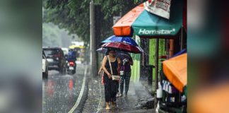 Pedestrians are caught in a downpour in Quezon City. Super Typhoon Inday entered the Philippine Area of Responsibility at 3 a.m. on Wednesday. Metro Manila is expected to bear the brunt of its impact. PNA
