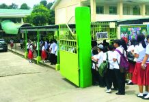 ILOILO STUDENT BRINGS LOADED GUN TO CLASS; DepEd orders intervention, tighter campus security Students of Barotac Nuevo National Comprehensive High School line up as security personnel conduct thorough bag inspections at the school gate before the start of afternoon classes on Wednesday, July 1. This heightened security measure was implemented after a Grade 10 student was found in possession of a firearm after his class adviser inspected his bag on Tuesday. PN PHOTO