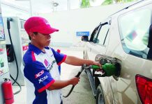 A gas station attendant fills up a car fuel tank in Pavia, Iloilo. Diesel prices could rise by P1 to P3 per liter while gasoline prices could either fall by up to P1 per liter or increase by as much as P1 per liter on July 7, 2026. AJ PALCULLO/PN