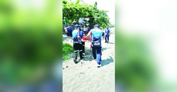 drowning copy_compressed_superimposed Emergency responders and local police retrieve the body of the 47-year-old drowning victim, alias “Victor,” along the coast of Barangay Dumrog, Pandan, Antique on July 6, 2026. The victim was rushed to the hospital but failed to survive. PANDAN MDRRMO PHOTO