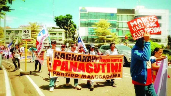 PEOPLE’S SONA. Members of various sectoral groups march toward the Iloilo Provincial Capitol in Iloilo City on Monday, July 27, 2026, to hold a counter-protest dubbed the "People's State of the Nation Address." Coinciding with President Ferdinand Marcos Jr.’s fifth SONA, demonstrators voiced frustration over low wages, rising commodity prices, corruption, and unfulfilled agricultural reforms. ALLEN ANIMAS/PN