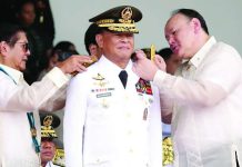ILONGGO GENERAL TAKES AFP COMMAND; Nafarrete vows to prioritize troop welfare, sustain territorial defense and military modernization President Ferdinand R. Marcos Jr. (left) and Department of National Defense Secretary Gilberto Teodoro Jr. (right) pin the four-star rank insignia on the new Armed Forces of the Philippines (AFP) chief of staff, Lieutenant General Antonio G. Nafarrete, during the AFP change-of-command ceremony at Camp General Emilio Aguinaldo in Quezon City on Tuesday, July 21. RTVM PHOTO