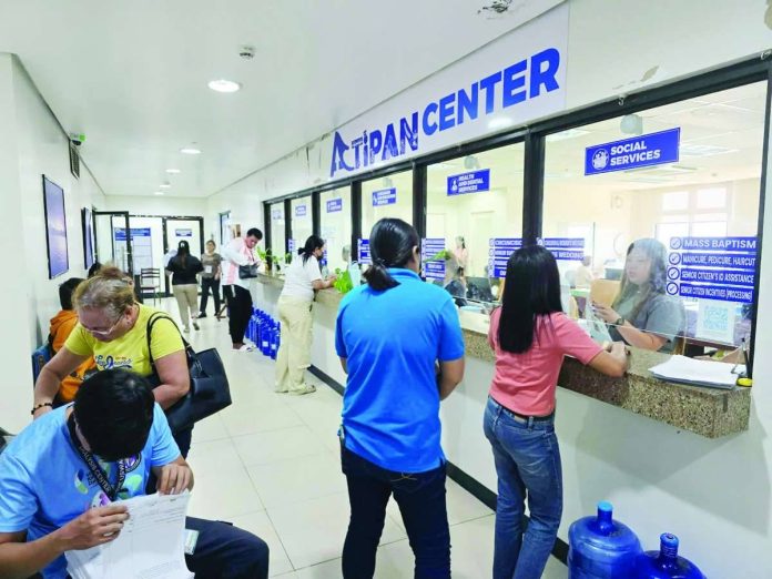 Iloilo City residents may apply for the city government's HAPLOS (Health Assistance sa Pumuluyo, Laboratory kag Ospital Serbis) Program through the ATIPAN Center located on the 7th Floor of Iloilo City Hall.