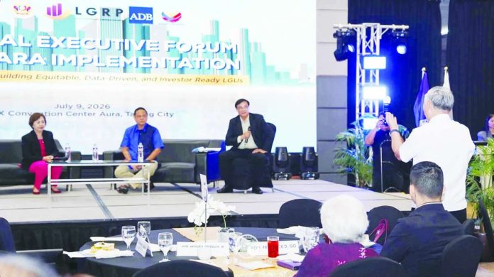 ime_Defensor_gin_copy_compressed_resized Gov. Arthur Defensor Jr. (seated, second from left) shares Iloilo Province’s best practices in implementing the Real Property Valuation and Assessment Reform Act (RPVARA) during a national forum in Taguig City on July 9. BALITA HALIN SA KAPITOLYO