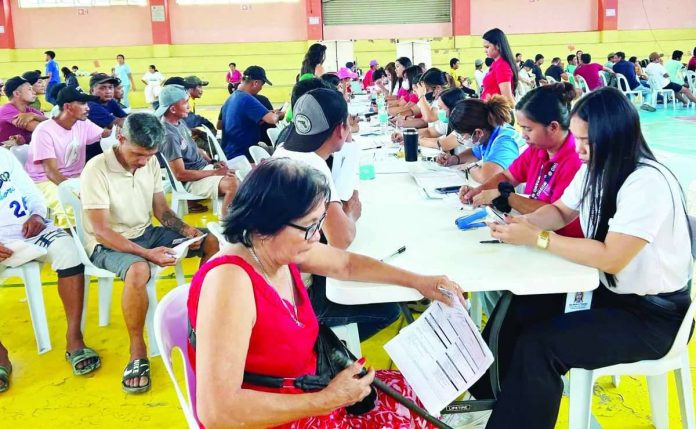 ime_aid_compressed_resized Department of Social Welfare and Development – Region 6 personnel assist beneficiaries fill-out forms for the Unified Package for Livelihoods, Industry, Food and Transport (UPLIFT) Program in Dumalag, Capiz. The program aims to help poor, near-poor and low-income households maintain their purchasing power amid the continuing energy emergency and rising costs of basic commodities. DSWD-6