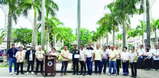 Gov. Arthur Defensor Jr. (6th from left) leads the presentation of resolutions of commendation to now retired 3rd Infantry Division commander Major General Michael G. Samson (7th from left) on July 13, 2026. BALITA HALIN SA KAPITOLYO