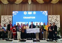 INCLUSION CHAMPION. New Lucena, Iloilo’s Mayor Carl Vincent Mondejar and the municipality’s delegation receive a P50,000 cash prize and plaque after New Lucena was named Iloilo province’s Most Persons with Disabilities-Friendly Municipality/City during an awarding ceremony at Casa Real de Iloilo. The town bested nine other municipalities for its disability-inclusive policies, programs, services and facilities. IME SORNITO/PN