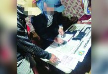 P374K worth of ‘shabu’ seized in Janiuay buy-bust; HVI, minor nabbed Janiuay police personnel process confiscated evidence alongside suspects following a successful buy-bust operation in Delos Santos Subdivision, Barangay Jibolo, Janiuay, Iloilo on July 28, 2026. The operation yielded 374,000 worth of suspected shabu. IPPO PHOTOS